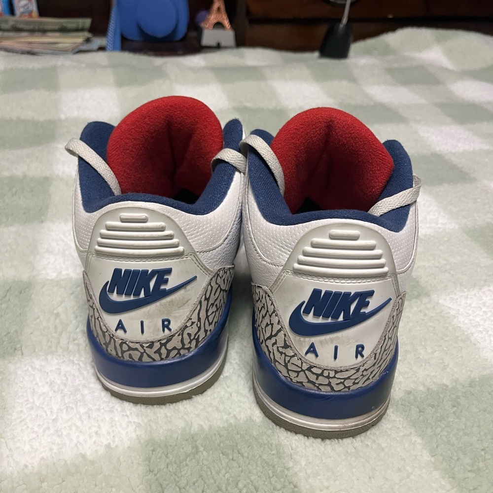 red white and blue jordan 11s. used. - Picture 4 of 5